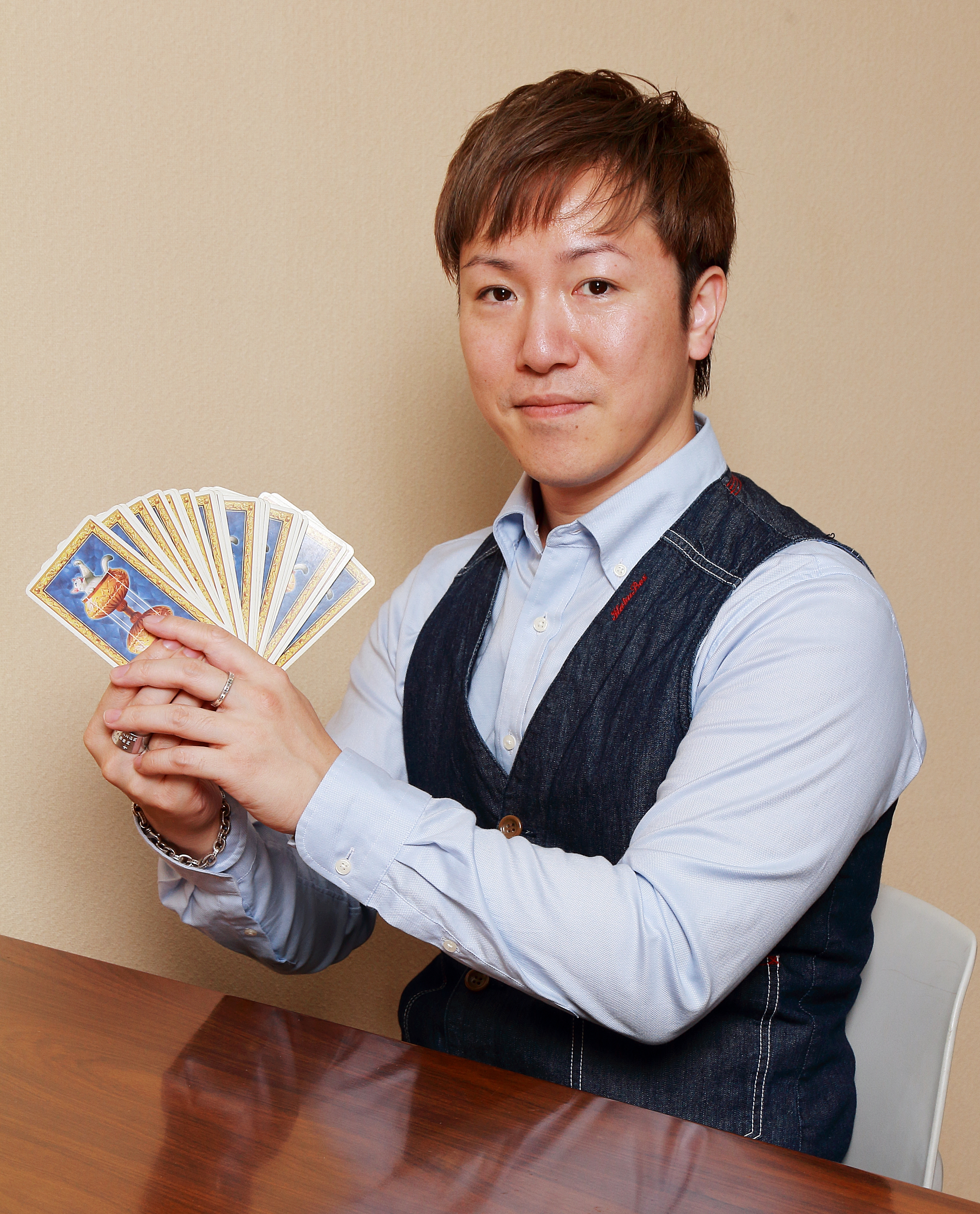 『はまぐちよしゆきのタロット占い』刊行記念 濱口善幸さんサイン会 新年度開運プチ鑑定つき!